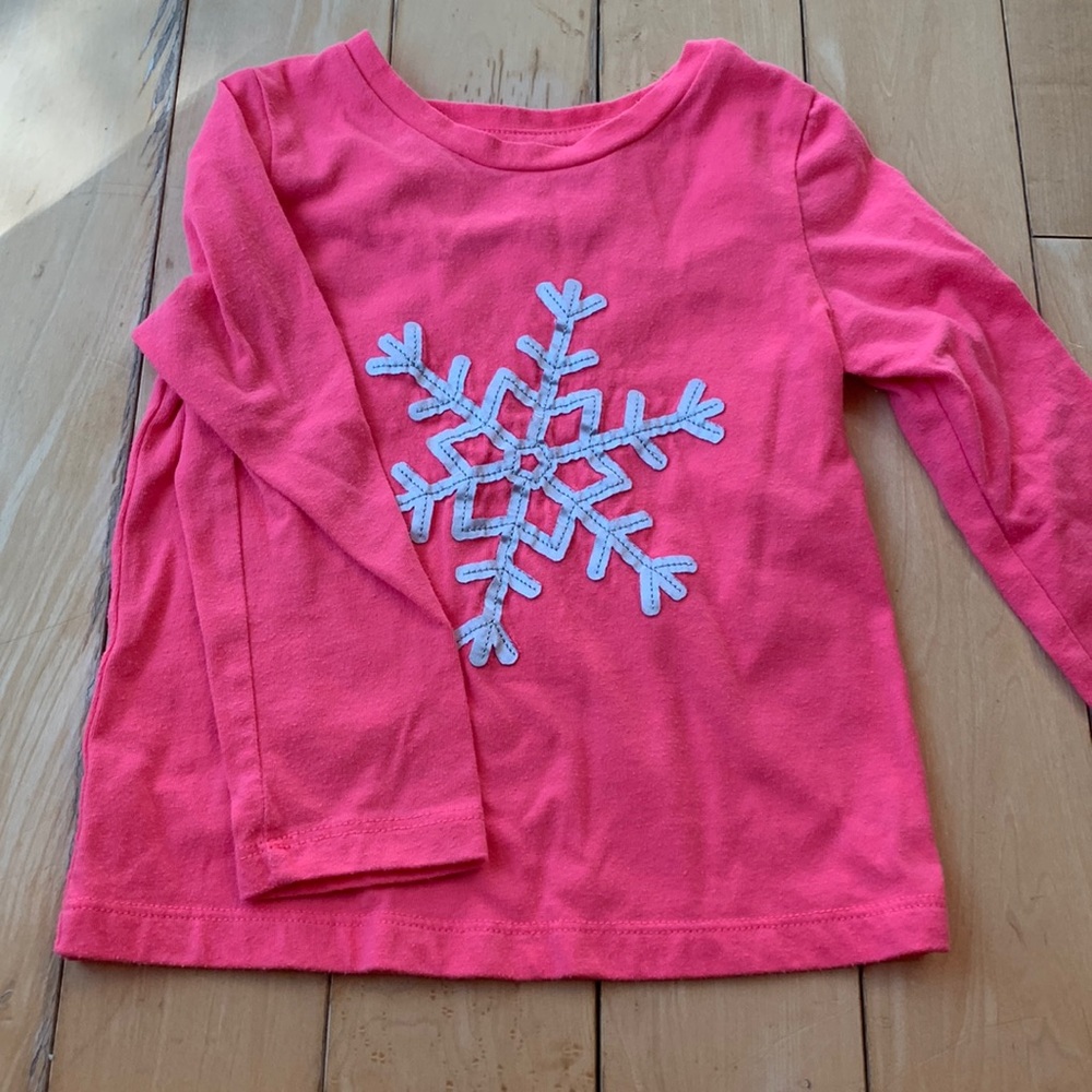 Pink long-sleeve snowflake shirt from Gap, size 3T